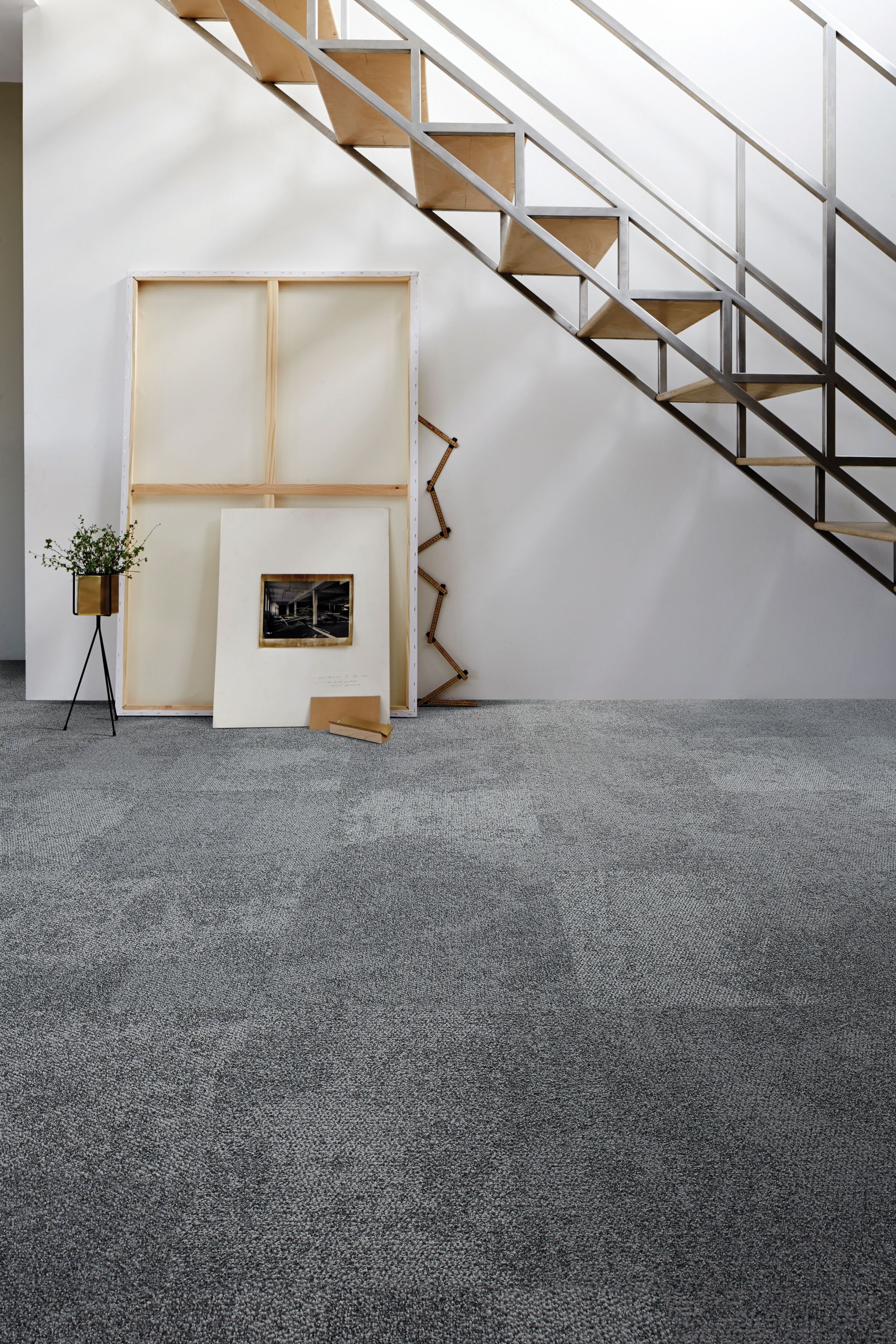 Interface Composure carpet tile with stairs in background numéro d’image 6